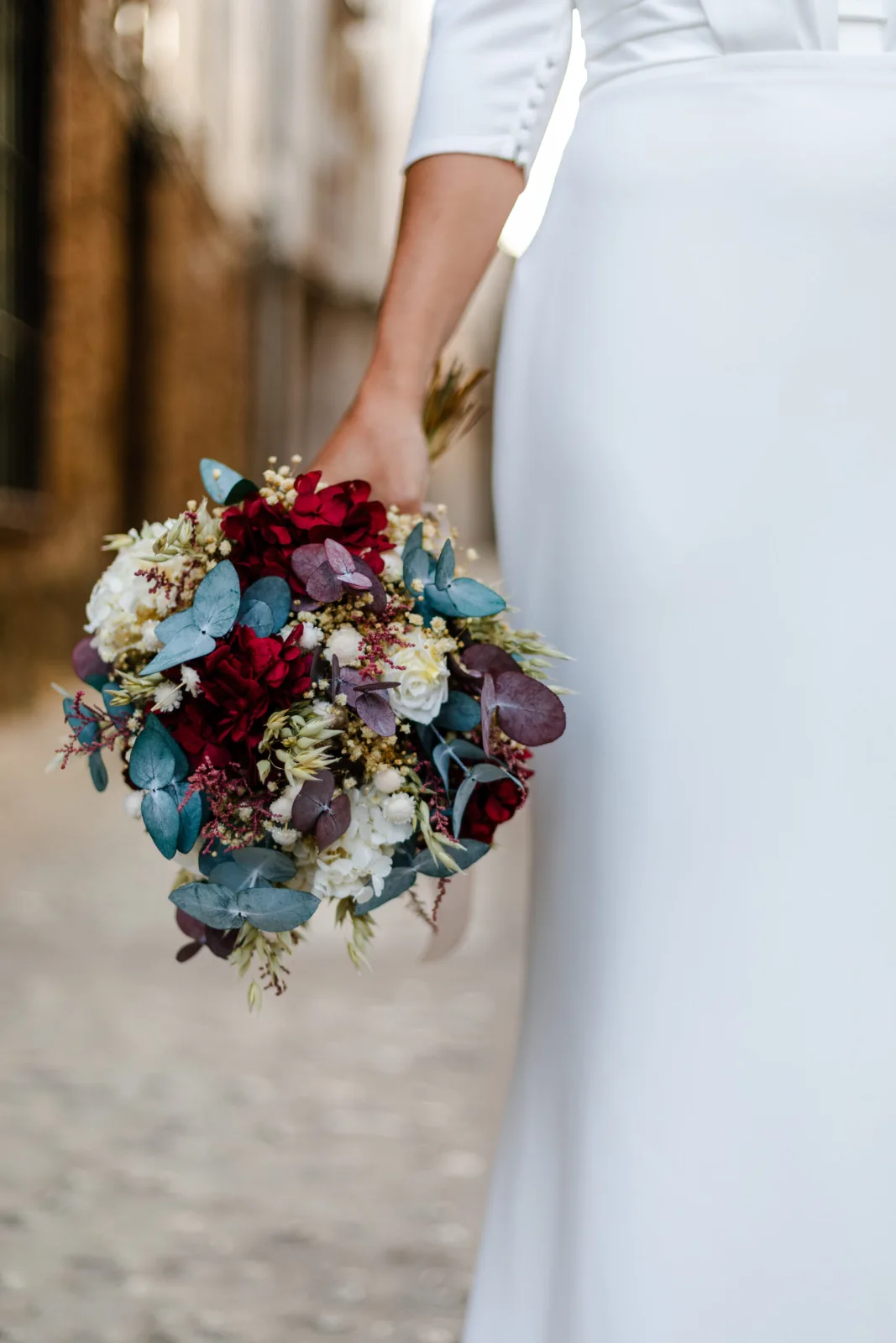 Ramo de novia con hortensias y eucalipto